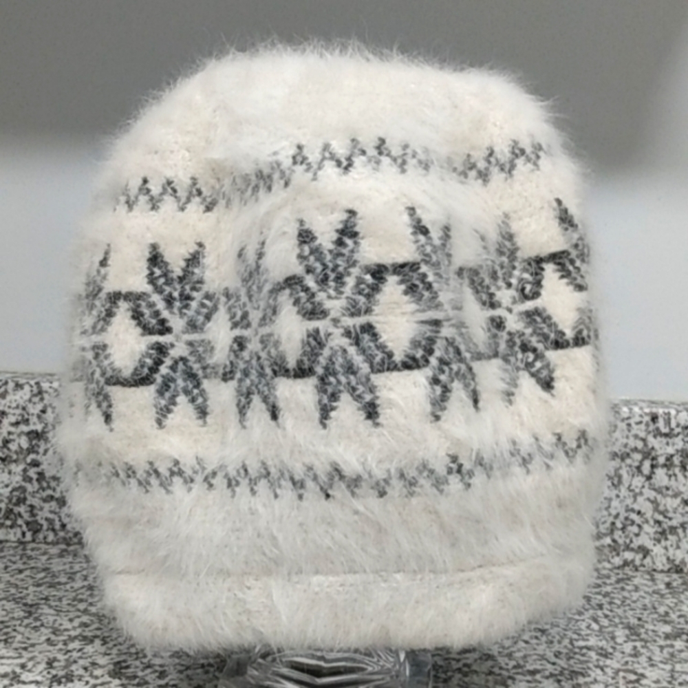 Like New, Angora Rabbit Fur Knit Winter Beret - Picture 8 of 16
